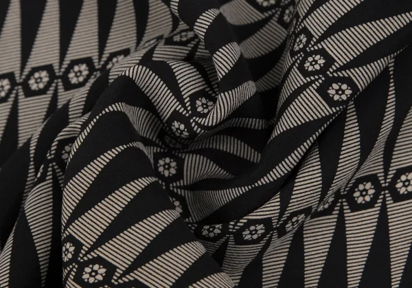 ヨシエイナバyoshie inaba ジオメトリックプリントスカーフ 黒ベージュ K-110917_004