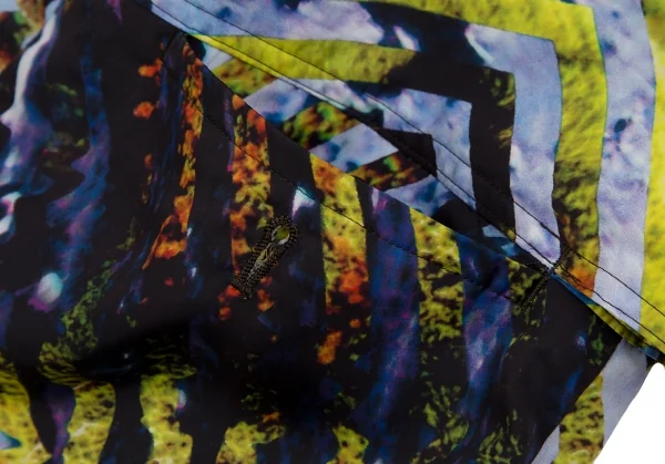 イッセイミヤケISSEY MIYAKE ライングラフィックプリントベルトパンツ マルチ1 K-110965_015