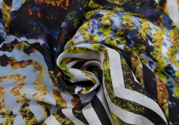 イッセイミヤケISSEY MIYAKE ライングラフィックプリントベルトパンツ マルチ1 K-110965_017