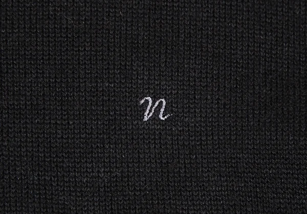 マドモアゼルノンノンMademoiselle NON NON ワンポイント刺繍袖ボタンニット 黒38M K-110981_004