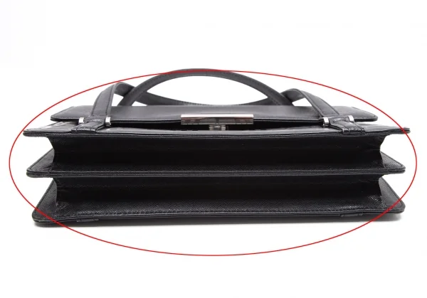 バーバリーロンドンBURBERRY LONDON 格子型押しレザーハンドバッグ 黒 K-111001_010