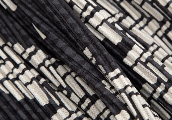 オムプリッセ イッセイ ミヤケHOMME PLISSE ISSEY MIYAKE 総柄プリントサイドタックプリーツワイドパンツ 黒生成り2 K-111026_015