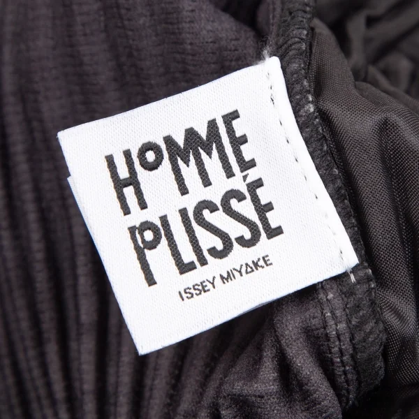 オムプリッセ イッセイ ミヤケHOMME PLISSE ISSEY MIYAKE 総柄プリントサイドタックプリーツワイドパンツ 黒生成り2 K-111026_018
