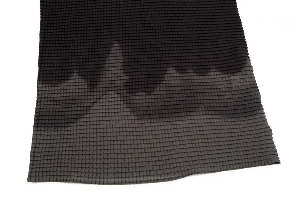 イッセイミヤケ ホワイトレーベルISSEY MIYAKE WHITELABEL ハイネックグラデーションボックスプリーツカットソー 黒グレー2 K-111402_008