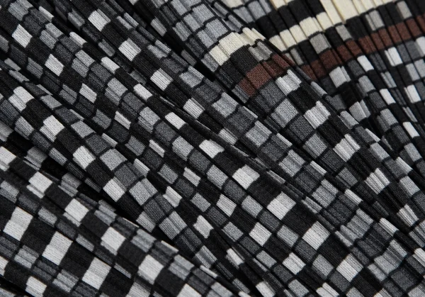 プリーツプリーズPLEATS PLEASE 斜行ブロックプリントプリーツノースリーブワンピース グレーマルチ1 K-111473_011