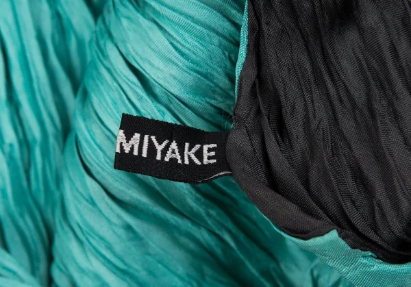 イッセイミヤケISSEY MIYAKE ひし形シワプリーツスカーフ エメラルド黒 K-111843_008