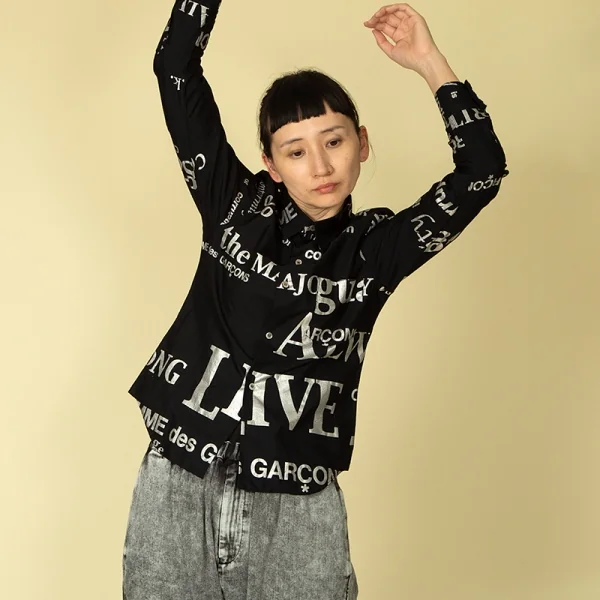 コムデギャルソンCOMME des GARCONSグリッターレタリングプリントシャツ 黒シルバーM K-112039_017
