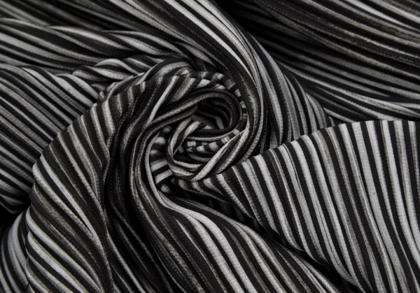 オムプリッセ イッセイ ミヤケHOMME PLISSE ISSEY MIYAKE かすれストライププリーツ袴パンツ 白黒2 K-112068_010