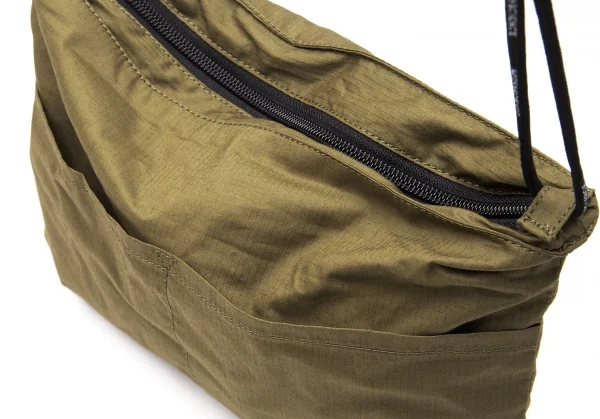 アーツ＆サイエンスARTS&SCIENCE ポケットデザインサコッシュ カーキ K-112111_003