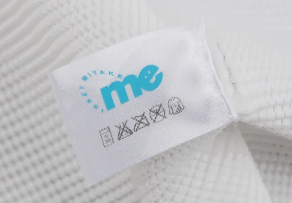 イッセイミヤケ ミーISSEY MIYAKE me ストレッチプリーツボタンレスカーディガン 白F K-112115_015