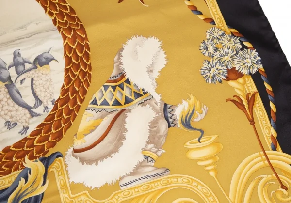 サルバトーレフェラガモSalvatore Ferragamo 北極プリントシルクスカーフ 黒黄 K-112155_005