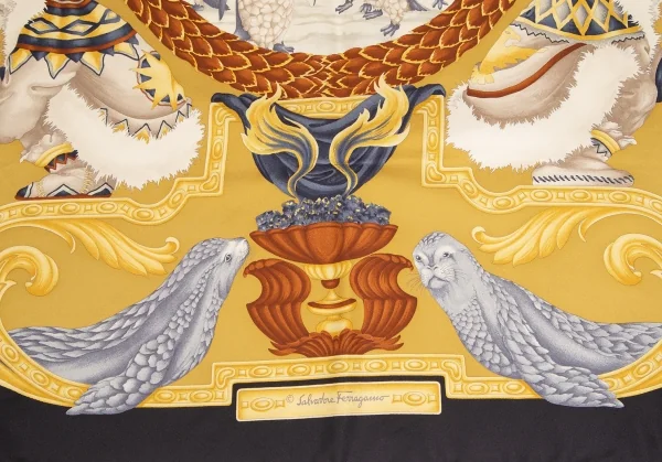 サルバトーレフェラガモSalvatore Ferragamo 北極プリントシルクスカーフ 黒黄 K-112155_006