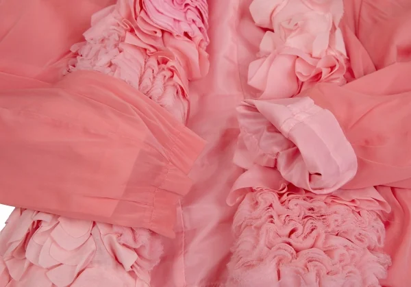 コムデギャルソンCOMME des GARCONS 製品染めフリル装飾ノーカラージャケット ピンクS K-112284_007