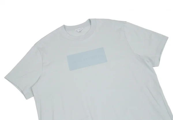 ミナペルホネンmina perhonen エンボスボックスロゴプリントTシャツ ライトブルーEX K-112297_002