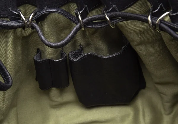 ルポLUPO レザープリーツハンドバッグ 黒 K-112394_017