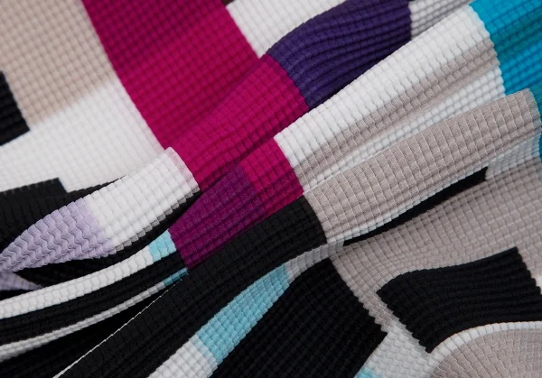 イッセイミヤケ ミーISSEY MIYAKE me タワーストライププリントストレッチプリーツハイネックカットソー 白黒他F K-112446_015