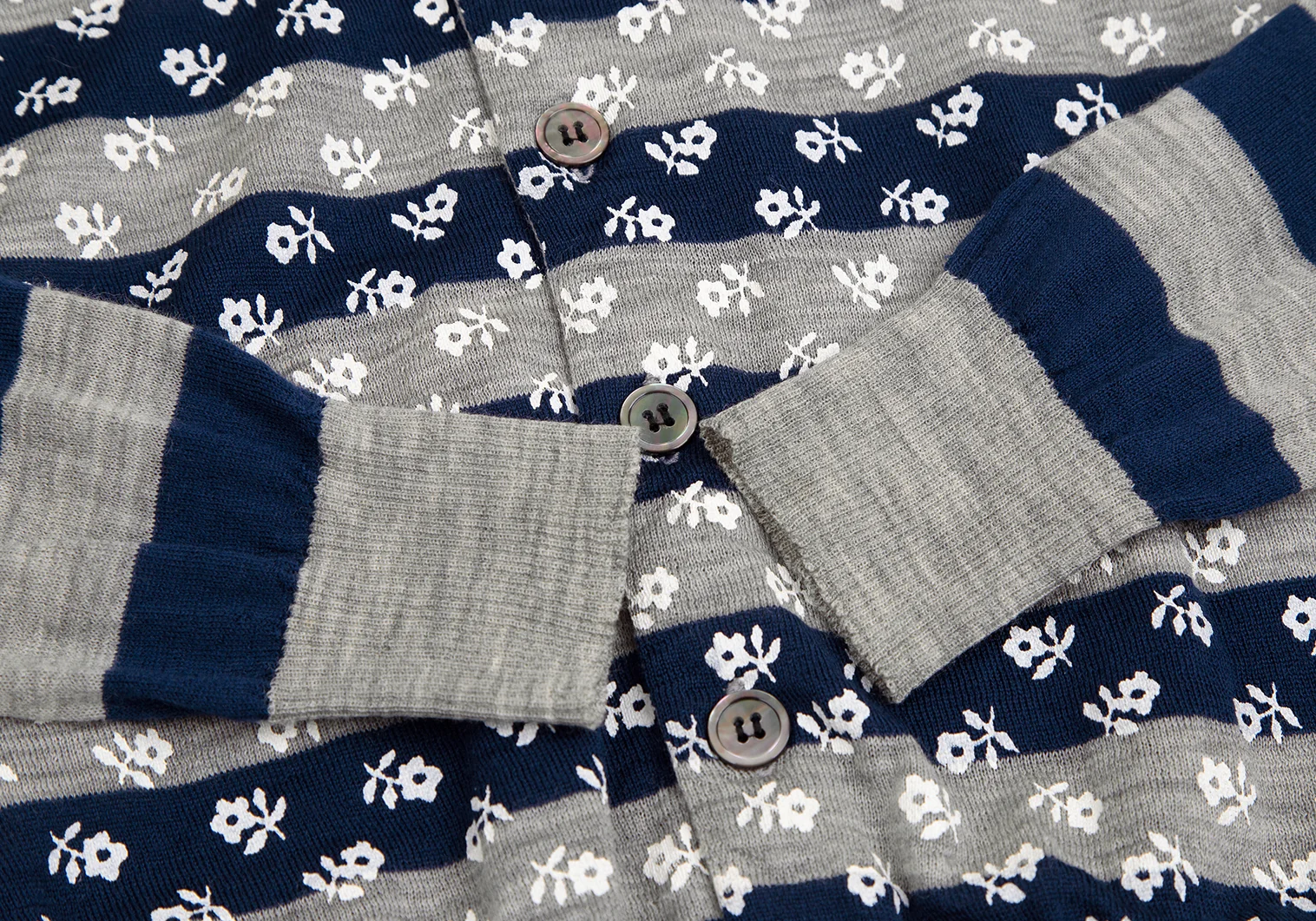 トリココムデギャルソンtricot COMME des GARCONS 花柄プリント