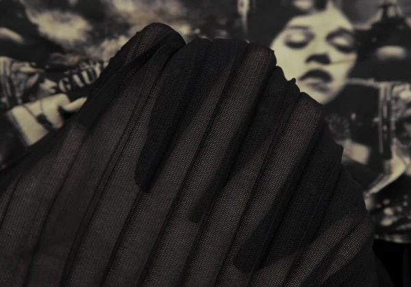 ジャンポールゴルチエ ファムJean Paul GAULTIER FEMME パワーネットプリーツレイヤードフェイスプリントストレッチスカート 黒ベージュ40 K-113111_010