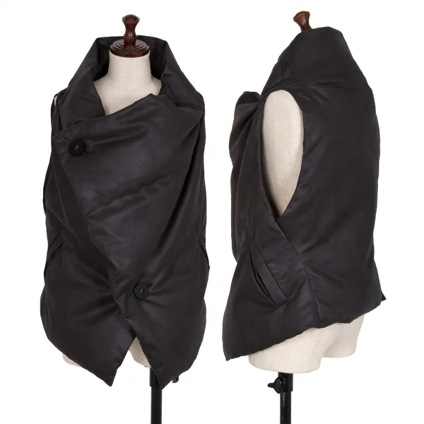 イッセイミヤケISSEY MIYAKE シンセティックレザーフロントドレープダウンベスト 黒2 K-113328_001