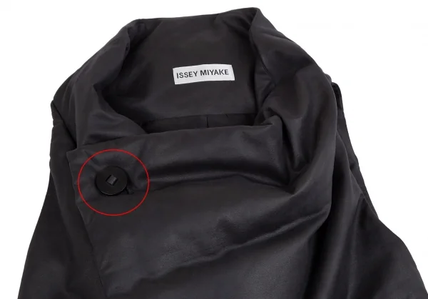 イッセイミヤケISSEY MIYAKE シンセティックレザーフロントドレープダウンベスト 黒2 K-113328_003