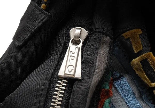 ジャンポールゴルチエJean Paul GAULTIER ロゴマルチストライプミニリュックサック 黒マルチ K-113398_008