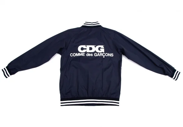 グッドデザインショップ コムデギャルソンGOOD DESIGN SHOP COMME des GARCONSバックロゴプリントブルゾン 紺M K-113564_014