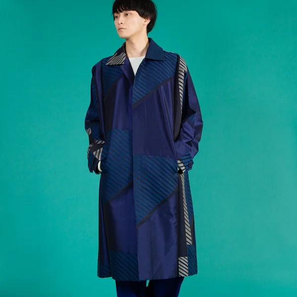 イッセイミヤケ アイム メンISSEY MIYAKE IM MEN STEP バイアスストライプカットジャガードパッカブルコート 青M位 K-113631_019