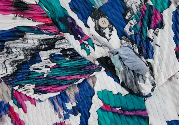 イッセイミヤケISSEY MIYAKE グラフィックプリントプリーツカーディガン 白青緑他M位 K-113638_006