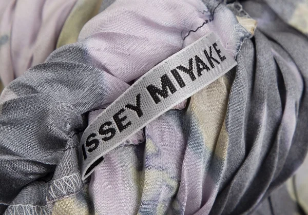 イッセイミヤケISSEY MIYAKE グラフィックプリントオーバルシルエットプリーツワンピース 黒マルチM位 K-113640_011