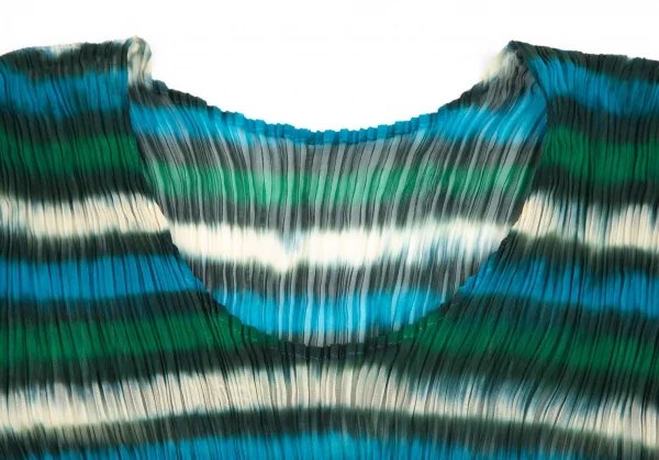 イッセイミヤケISSEY MIYAKE ぼかしボーダープリーツTシャツ 緑水色M位 K-113786_003