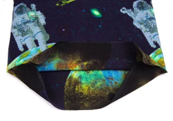 イッセイミヤケ ミーISSEY MIYAKE me 宇宙飛行士プラネットプリントストレッチプリーツハイネックTシャツ 紺F K-113809_009