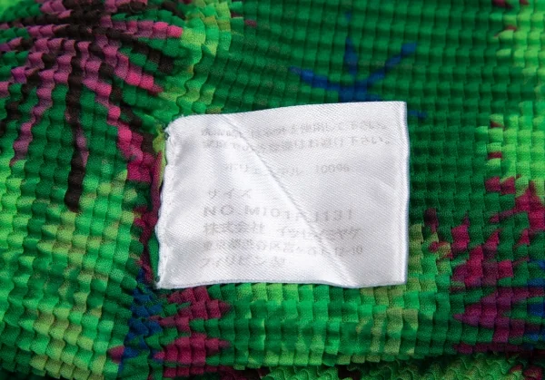 イッセイミヤケ ミーISSEY MIYAKE me クローバープリントストレッチプリーツハイネックカットソー 緑紫F K-113812_013