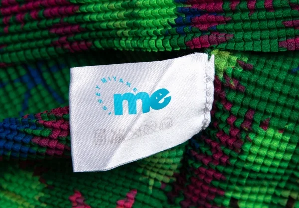 イッセイミヤケ ミーISSEY MIYAKE me クローバープリントストレッチプリーツハイネックカットソー 緑紫F K-113812_014
