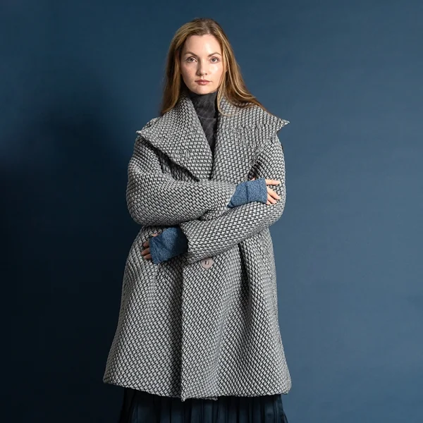 イッセイミヤケISSEY MIYAKE BUBBLE 3Dスチームストレッチデザインコート グレー2 K-113921_018