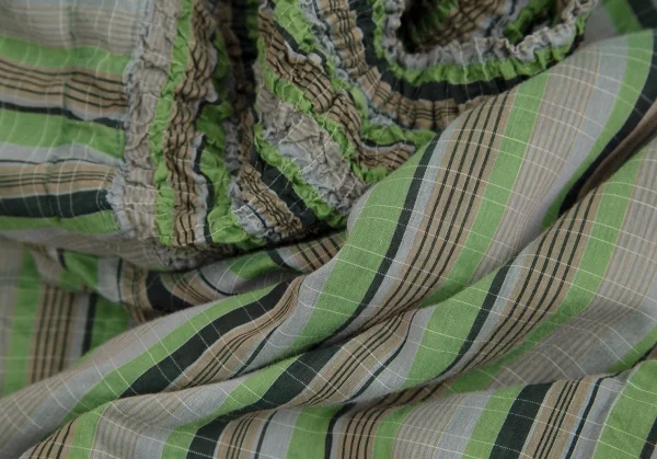 イッセイミヤケ ミーISSEY MIYAKE me サイド絞りデザインマルチストライプワイドパンツ 緑グレーF K-114211_011