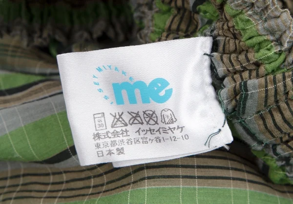 イッセイミヤケ ミーISSEY MIYAKE me サイド絞りデザインマルチストライプワイドパンツ 緑グレーF K-114211_013