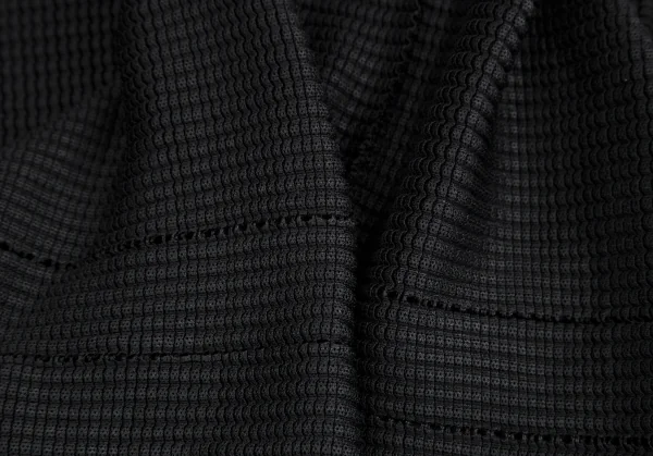 イッセイミヤケ ミーISSEY MIYAKE me カッティングデザインストレッチプリーツシャツ 黒F K-114220_014