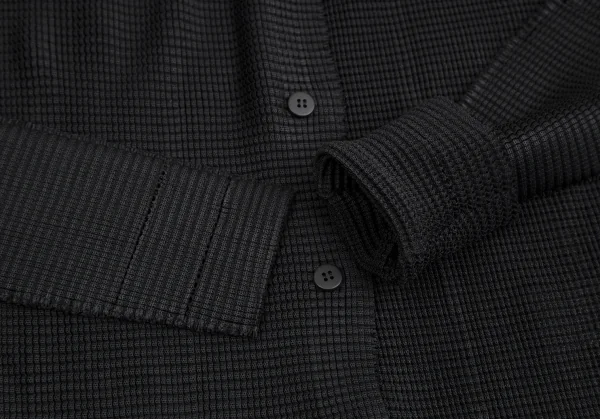 イッセイミヤケ ミーISSEY MIYAKE me カッティングデザインストレッチプリーツシャツ 黒F K-114220_008