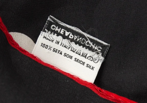 モスキーノ チープ＆シックMOSCHINO CHEAPANDCHIC ハートクラウドプリントシルクハンカチ 黒 K-114548_008