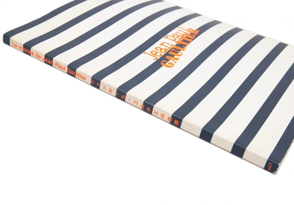 ジャンポールゴルチエJean Paul GAULTIER Le monde de Jean Paul Gaultier ジャンポール・ゴルチエの世界 白紺 K-114637_003