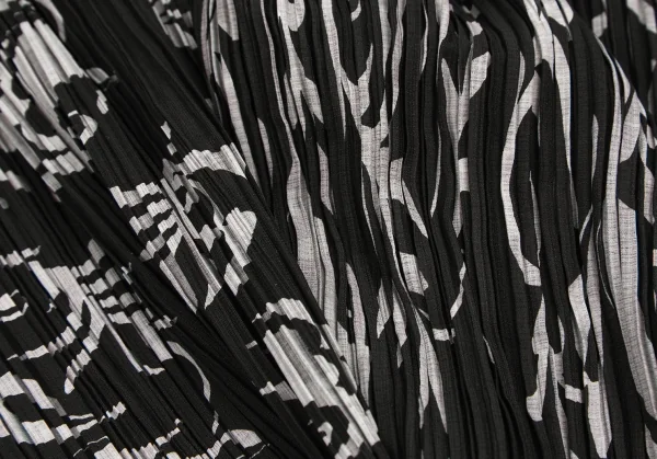 イッセイミヤケ フェットISSEY MIYAKE FETE 唐草柄サイドコードプリーツスカート 黒グレー1 K-114687_013