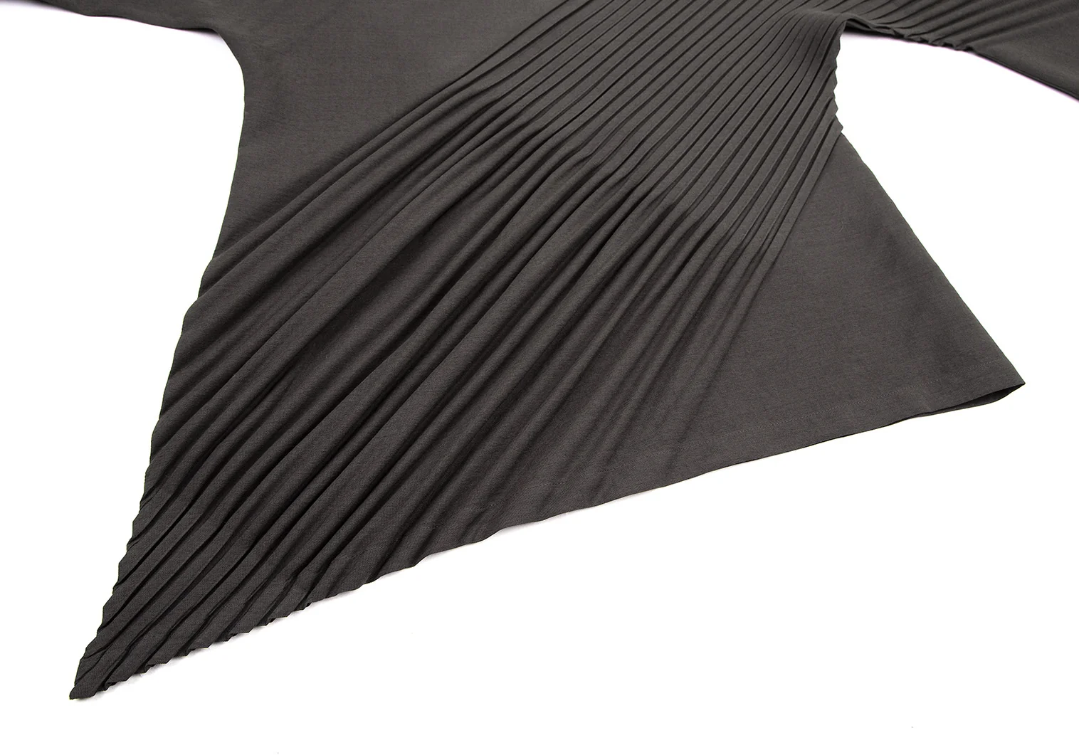 【試着のみ】イッセイミヤケ(isseymiyake)プリーツトップス イッセイミヤケISSEY MIYAKE SLANT PLEATS スラント消しプリーツ