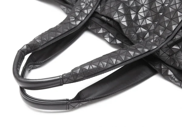 バオバオ イッセイミヤケ BAO BAO ISSEY MIYAKE SPORTS LINE WEEKENDER トライアングルパネルトートバッグ 黒 K-115387_011