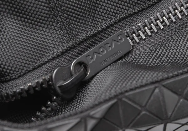 バオバオ イッセイミヤケ BAO BAO ISSEY MIYAKE SPORTS LINE WEEKENDER トライアングルパネルトートバッグ 黒 K-115387_012