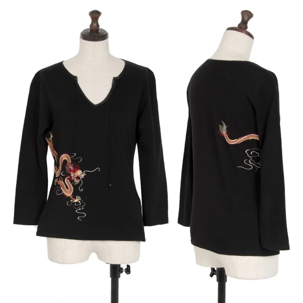 ヴィヴィアンタム、コード刺繡トップス ヴィヴィアンタムVIVIENNETAM ドラゴン刺繍ネックコードデザイン