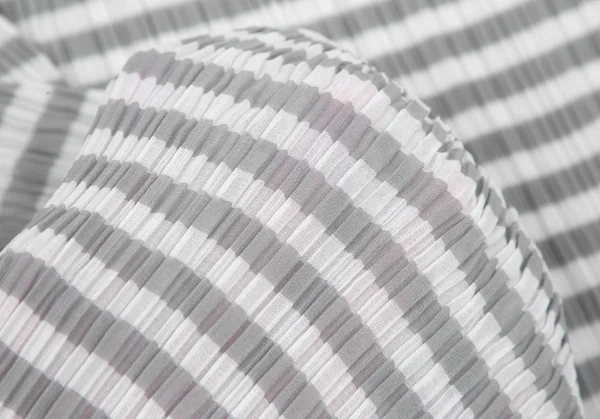 イッセイミヤケISSEY MIYAKEパターン切替ボーダーシースループリーツパンツ 白グレーM K-116028_010