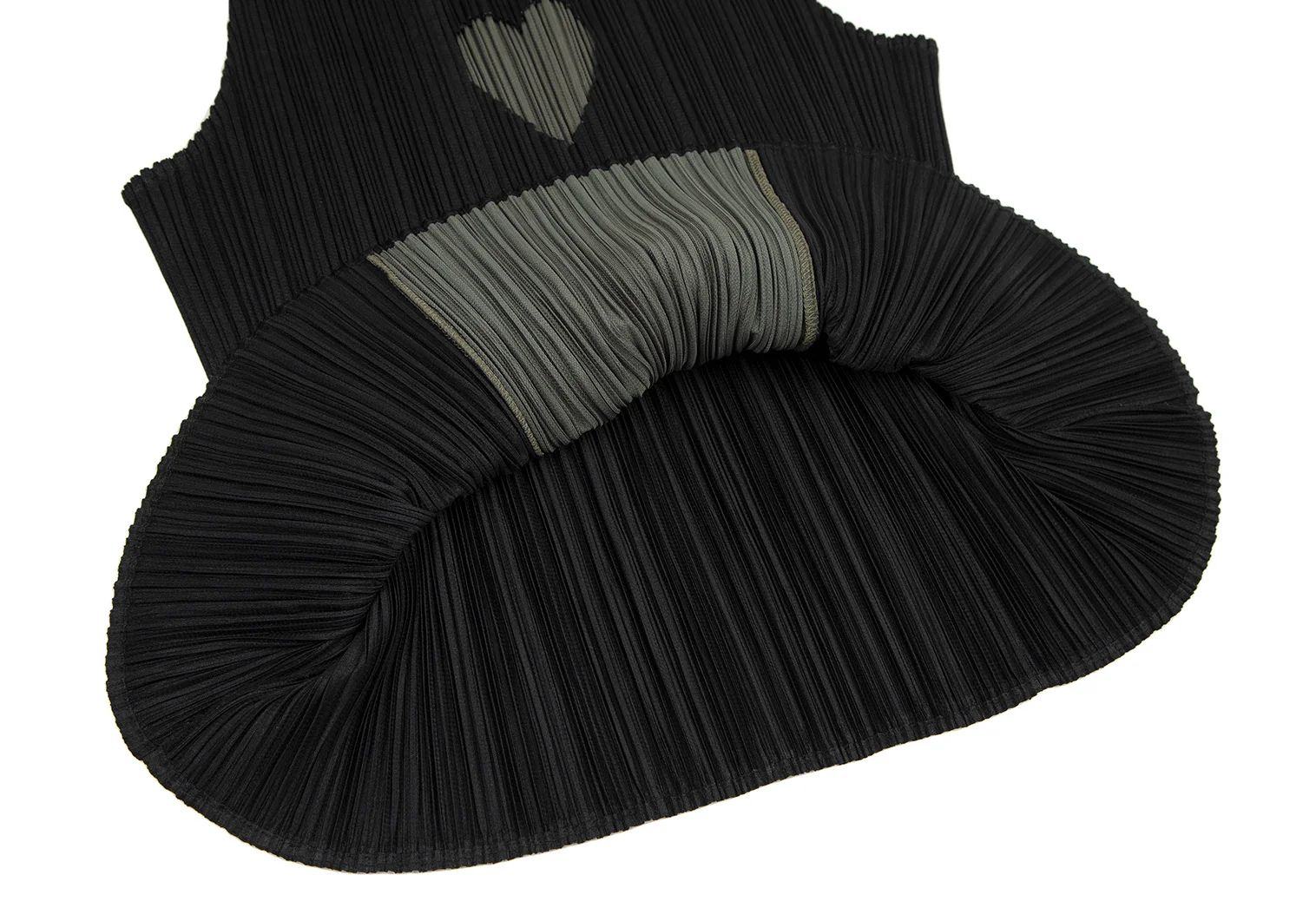 プリーツプリーズPLEATS PLEASE ハートくり抜きプリーツ