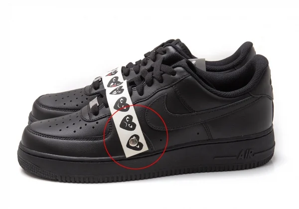 プレイコムデギャルソン×ナイキPLAY COMME des GARCONS×NIKE エアフォース1ローカットスニーカー 黒白27 K-116286_005