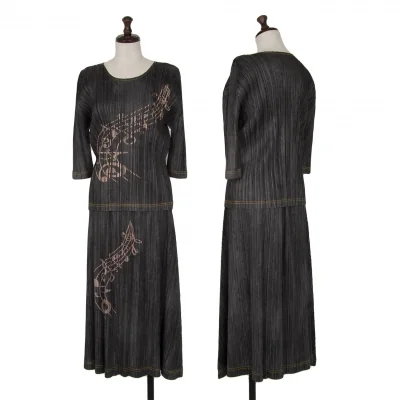 PLEATS PLEASE Musical Note Printed 3/4 Sleeve Top & Flare Skirt
