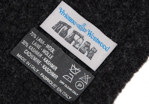 ヴィヴィアンウエストウッドマンVivienne Westwood MAN ウールカシミヤロゴ刺繍フリンジマフラー チャコール K-116489_007
